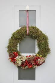 Stabiler kranz in handarbeit hergestellt, aus getrockneter baumrinde wird zum hingucker im ganzen jahr. Herbstkranz Selber Basteln Ideen Fur Einen Mooskranz Lavendelblog