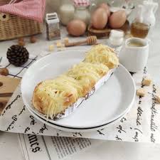Terdapat 2 macam banana boat, yakni mini dan jumbo. Cheese Banana Boat
