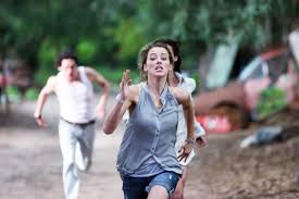 And soon the darkness is the 2010 american remake of the 1970 british film of the same name. Review And Soon The Darkness Film Medienjournal