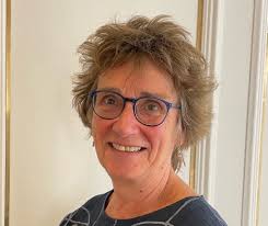 Hazel Bell's Instagram, Twitter & Facebook