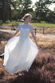 Oftmals geben die mode und die kollektionen der designer ein gewisses figurbild vor, damit das brautkleid. Brautkleider Im Vintage Bohemian Stil Brautkleid Atelier Mit Eigener Kollektion Schneiderei