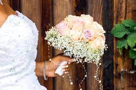 Ihr ansprechpartner für biedermeiermöbel in braunschweig. Biedermeier Brautstrauss Viele Schone Beispiele In Der Bildergalerie Brautstrauss Brautstrausse Hochzeit Strauss