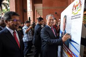 Ibu pejabat jabatan imigresen malaysia , (kementerian dalam negeri) no. Tujuh Undang Undang Kdn Dikaji Semula Utusan Borneo Online