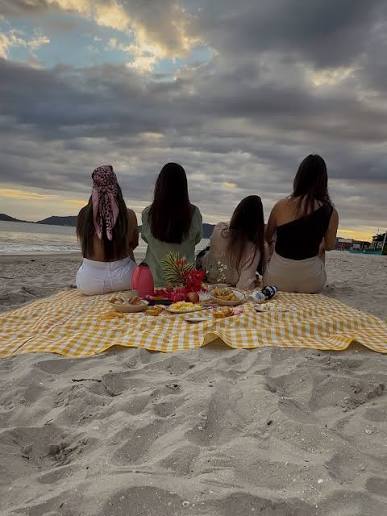 fazendo um piquenique confortável na Praia do Sossegofazendo um piquenique confortável na Praia do Sossego