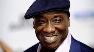 En lo personal eran un poco innecesarias algunas de esas partes por que es más atrayente la historia de la milla verde. Muere El Actor Michael Clarke Duncan A Los 54 Anos