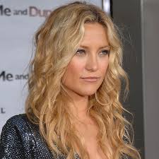 Kate hudson, 41, just revealed her brunette roots and insanely toned abs in a new instagram story post. Kate Hudson Hair The Truth About Her Shaved Head Beauty Crew