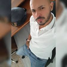 Con todos los colores ❤️🧡💛💚💙💜 . . . . . . . . #pride #pride🌈 #Quito  #man