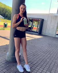 Laura müller ist als freundin von schlagerstar michael wendler (47) berühmt geworden. Facebook