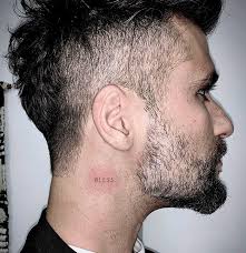 Whindersson nunes, à esquerda, ao lado de tatuagem feita por fã. Ator Bruno Gagliasso Faz Tatuagem Com Nome Do Filho So Noticias