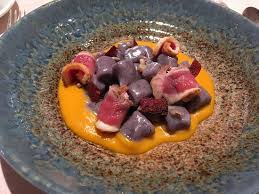 Per preparare gli gnocchi viola lavate le patate vitellotte e cuocetele in acqua abbondate per circa un'ora. Gnocchi Di Patate Viola Picture Of Bye Bye Blues Sicily Tripadvisor