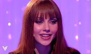 La concorrente era al televoto con stefania orlando per colpa di dayane che ha deciso, la scorsa puntata, di non salvare la coppia per cercare di eliminare stefania, sua acerrima nemica. Chi E Adua Del Vesco Oggi Biografia Eta Foto Instagram E Fidanzato