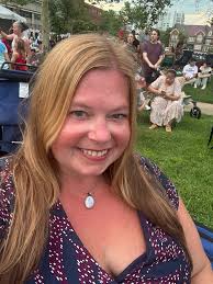 What hair salons in Alexandria, VA can trim 100% natural hair?