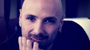 Ti nasconderai dentro i sogni miei ma io non dormiro' mi dovra' passare e quanti amori avrai che cosa gli dirai e quanto anche dl me io dovro' cambiare. Trascrizione 15 Cambiare Alex Baroni