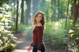 High School Senior Pictures For Girls Michigan Senior Photography Outdoor Senior Ph Outdoor Senior Pictures Girl Senior Pictures Senior Pictures Girl Poses