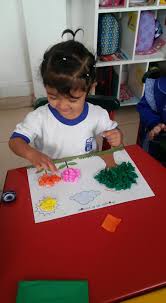 Embolillando con papel crepe y pegando - Jardín Particular "ROSA ...
