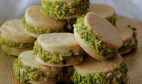 I biscotti al pistacchio sono stati un'improvvisazione dell'altro pomeriggio, avevo della granella di pistacchi da consumare e voglia di biscotti e voilà, ecco il risultato. Le Delizie Salate Al Pistacchio E Mortadella Bacco Antipasti