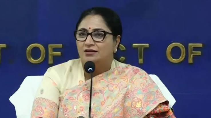 Lakhpati Bitiya Yojana, Delhi Government Scheme for Girls, Rekha Gupta Government दिल्लीवासियों को रेखा गुप्ता सरकार का बड़ा तोहफा, 'लखपति बिटिया योजना' का ऐलान, मिलेंगे 1 लाख ...
