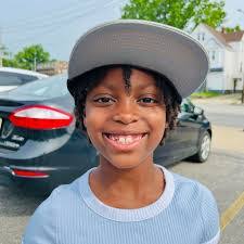 Robin Tunstall's Instagram, Twitter & Facebook