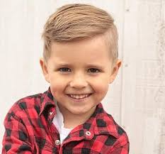 Frisuren Fur Kleine Jungs Ideen Von Den Coolen Kinderhaarschnitten Coole Kinderfrisuren Jungs Frisuren Frisur Kleinkind
