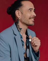 loupn_collection Featuring screenwriter Dave Callaham Photographer  @raulromo @gracepchee Stylist @benjaminholtrop Assist @emilykejohnson  Videographer @visionarius_ Groomer @chewchewtrain @artdeptagencyla