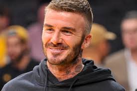 Berühmt geworden für seine sportlichen erfolge als einer der besten fußballer der welt, ist david beckham heute eine zeitgenössische. David Beckham Schneidet Seine Haare Selbst Und Uberrascht Bei Instagram Mit Radikaler Frisur Gq Germany