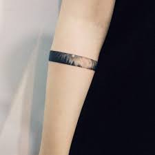 Doch wir dürfen annehmen, dass nicht jedes kreuz tattoo auf ein ansehnliches kreuz tattoo ist das keltische kreuz. Armband Tattoo Symbole Und Bedeutungen Tattoos Zenideen Armreifen Tattoo Armband Tattoo Tattoo Symbole