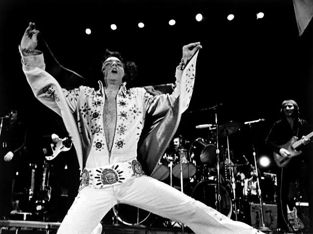 The truth about the king of rock and roll shocked the world: Everyone loved Elvis  Presley, but he could not stand himself! - Free press