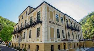 Baile herculane's diana resort enjoys natural surroundings in a large forested area. Hotel Versay Baile Herculane Ab 67 Agoda Com