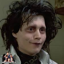 La escena final de «Sweeney Todd: The Demon Barber of Fleet Street» (2007)  es una de las más impactantes de la película, llena de tragedia y  simbolismo. ✂️🩸 Después de haber eliminado