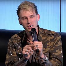 From his gritty rhymes to his tenacious presence, mgk has become a permanent staple in. Machine Gun Kelly Hat Drei Neue Songs Mit Yungblud Auf Dem Weg Music News Siing