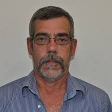 What size socket is needed to raise or lower scissor jacks?