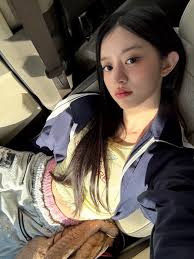 ACTUALIZACIÓN DE #MINJU WEVERSE ¡GLLIT!!! Hoy ganamos el 1er lugar en Music  Bank 🥹 De verdad no me lo esperaba, y todo es gracias a ustedes… 🩷🩷 A  partir de ahora trabajaremos