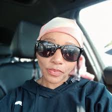 Loni Lee's Instagram, Twitter & Facebook