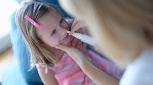 Tại sao nên dùng dung dịch vệ sinh mũi dạng xịt cho trẻ trên 1 tuổi?