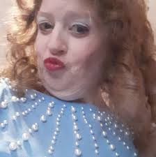 Where is the lady with a quilting shop in Oakwood, Missouri?