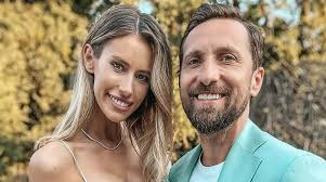 Cum îl cheamă pe Dani Oțil în buletin. Al doilea prenume e după medicul  care l-a adus pe lume, puţini ştiu acest detaliu