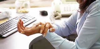 De asemenea, in timpul este indicat sa faceti periodic pauze de lucru, sa intindeti musculatura mainilor si degetele, prin rotatii. Iti Amortesc Mainile Ce Afectiuni Ar Putea Fi De Vina