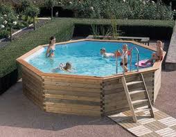 le piscine hors sol en bois 50 modeles archzine fr piscine hors sol piscine hors sol bois amenagement piscine hors sol