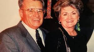 Elliott Hooper's Instagram, Twitter & Facebook