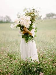 Bouquet De Fleurs Blanches Printanieres 25 Bouquets De Fleurs Blanches Pour Toutes Les Occasions Elle Wildflower Wedding Flowers Wild Flowers
