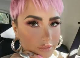 Demi lovato reveals why her new haircut is more than just a change of style. Demi Lovato Looks Pretty In Pink With New Hair Color Uinterview