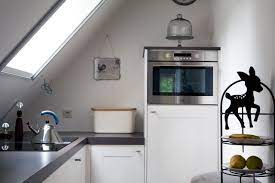 een keuken plaatsen onder een schuin dak is niet evident gelukkig kan je rekenen op het maatwerk van vasco appartement keuken keuken plaatsen keuken op maat