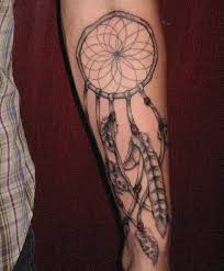 Les faux tatouages qui mettront en valeur la partie du corps ciblée sont sans danger aucun. Tatouage Attrape Reve Avant Bras Avec Plume