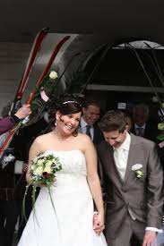 Wir haben die besten 2021 von hochzeitskleider im ausverkauf. Hochzeit In Spellen S04 Maskottchen Erwin Gratuliert Dem Brautpaar Brill Voerde Niederrhein