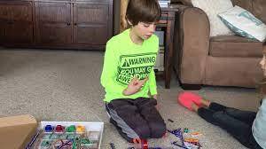 The snap circuits alternative energy green kit puts the focus on renewable power sources, where kids can once they have mastered the basics of how the pieces work, they can use the components to design their own they can build an am radio, a sound activated switch and even a lie detector! Electric Snap Circuits How To Build The Lie Detector Fan Lamp Youtube