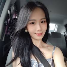 Carmen Ng updated her profile picture.