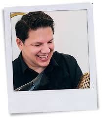 Larry Tow's Instagram, Twitter & Facebook