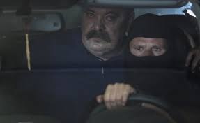 Μετά τη σύλληψη, ο χρήστος παππάς οδηγήθηκε στα κρατητήρια της αντιτρομοκρατικής, στον 12ο όροφο της γαδα και το επόμενο βήμα είναι να βρεθεί στον εισαγγελέα εκτέλεσης ποινών, κι από εκεί. Zafkr6sswml79m