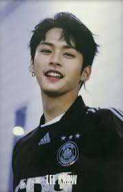 Adorable et beau Lee Know 🥰🥰