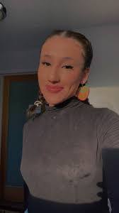 Helen Dussault's Instagram, Twitter & Facebook